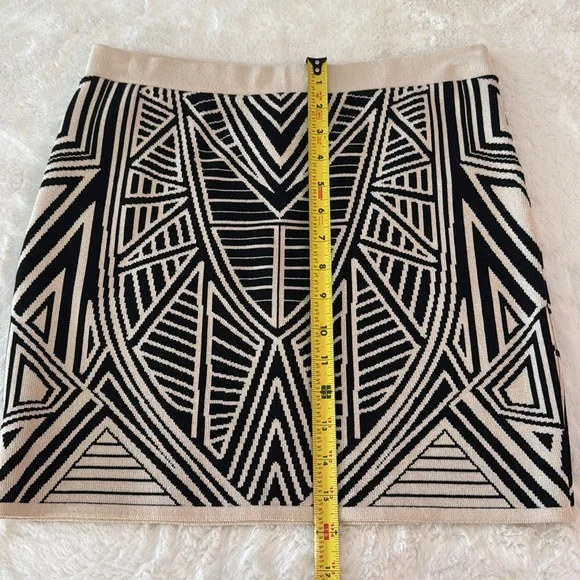 Forever21 Cream & Black, Tribal Design, Sweater Mini Skirt- size L - Picture 5 of 6